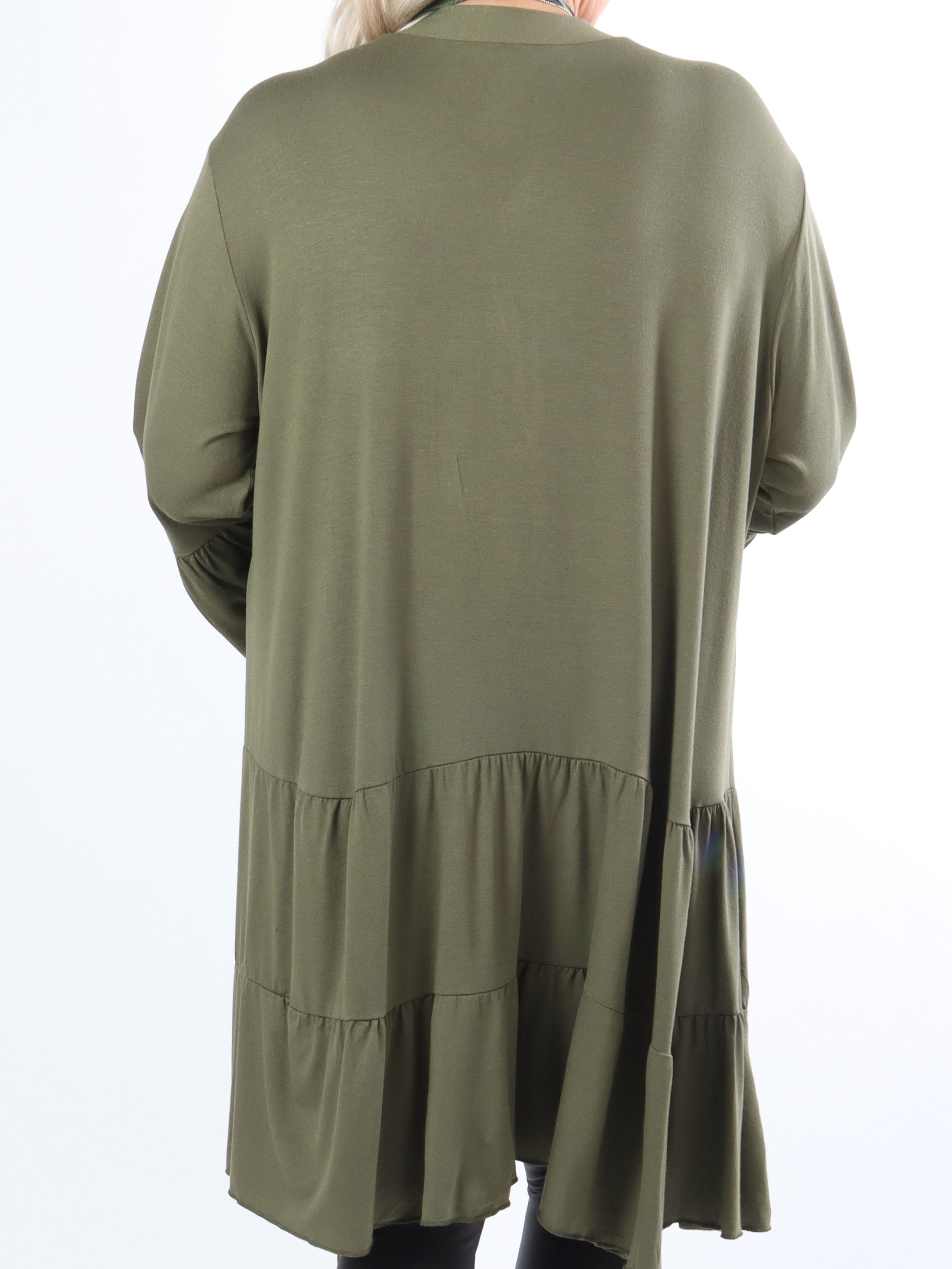 Pauline Plain - Plus size klänning med v-ringning och liten volangkjol